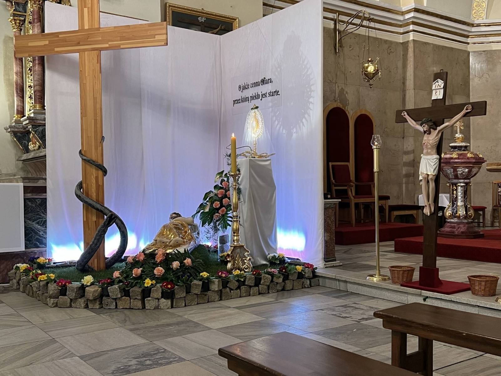 Zdjęcie w galerii na portalu naszraciborz.pl: Groby Pańskie w raciborskich parafiach [FOTO] wiadomości z regionu