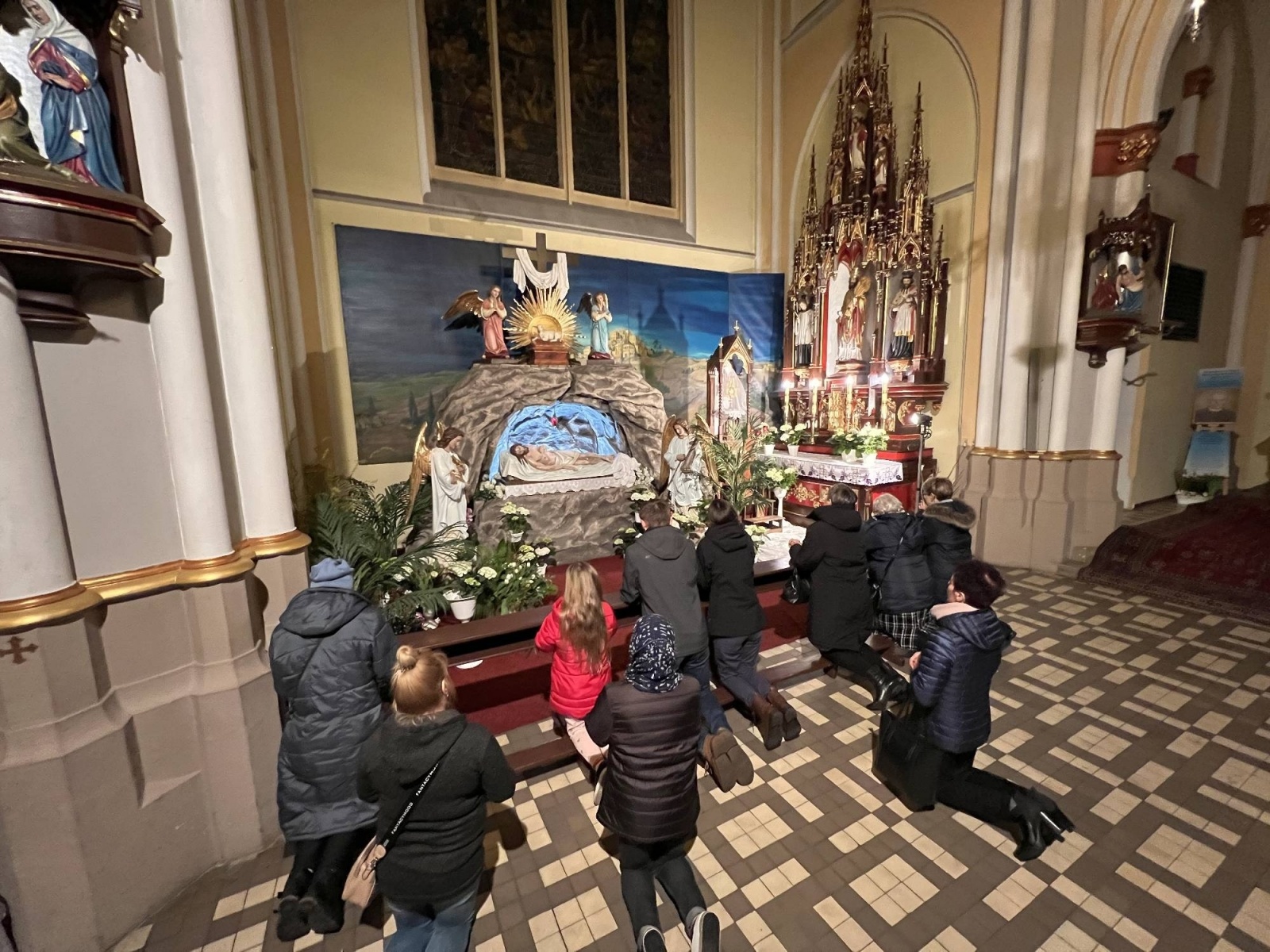 Zdjęcie w galerii na portalu naszraciborz.pl: Groby Pańskie w raciborskich parafiach [FOTO] wiadomości z regionu