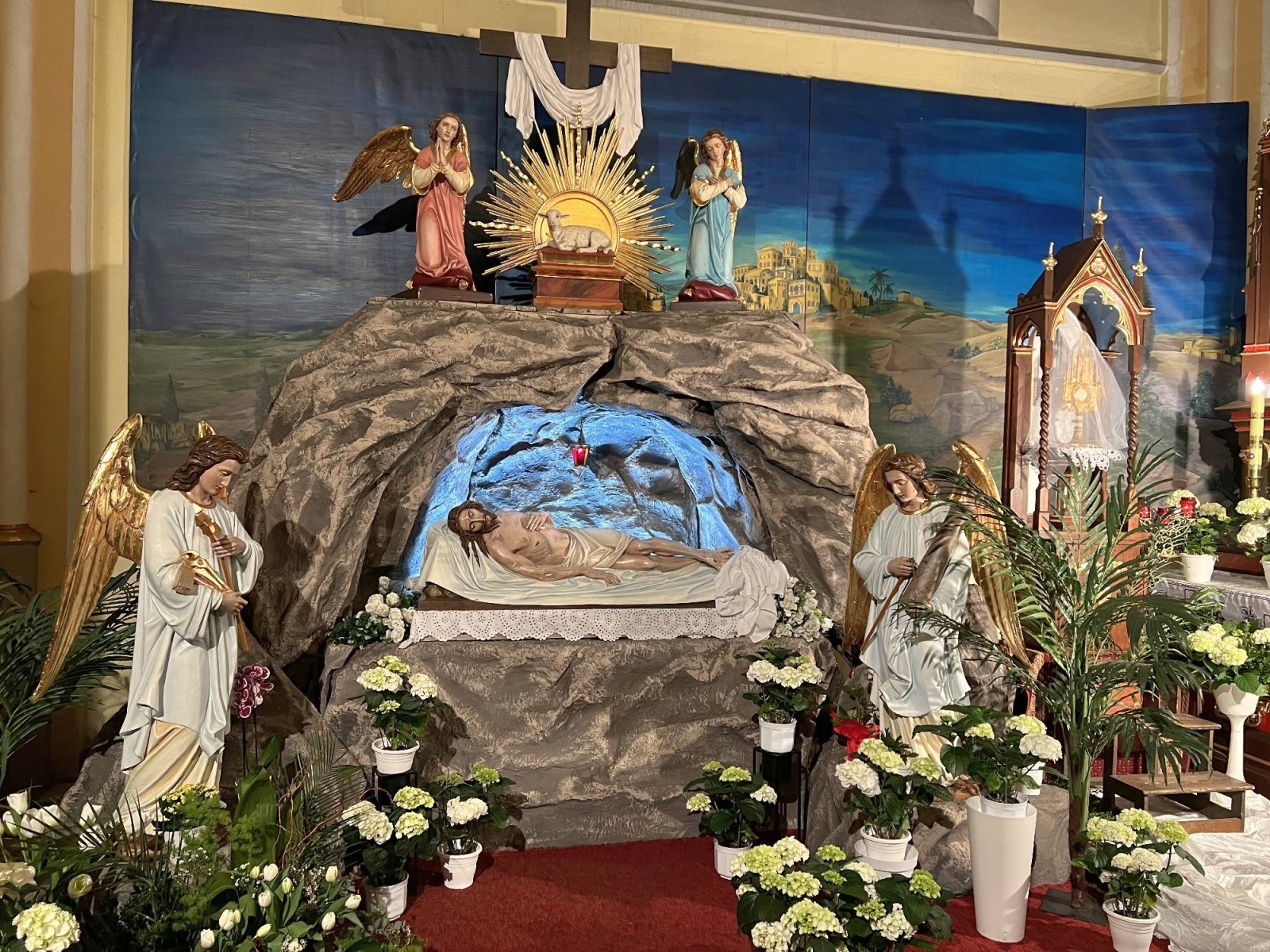 Zdjęcie w galerii na portalu naszraciborz.pl: Groby Pańskie w raciborskich parafiach [FOTO] wiadomości z regionu