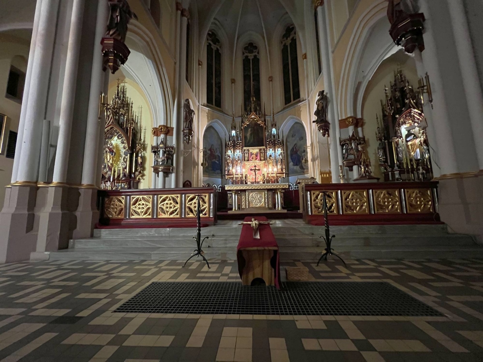 Zdjęcie w galerii na portalu naszraciborz.pl: Groby Pańskie w raciborskich parafiach [FOTO] wiadomości z regionu