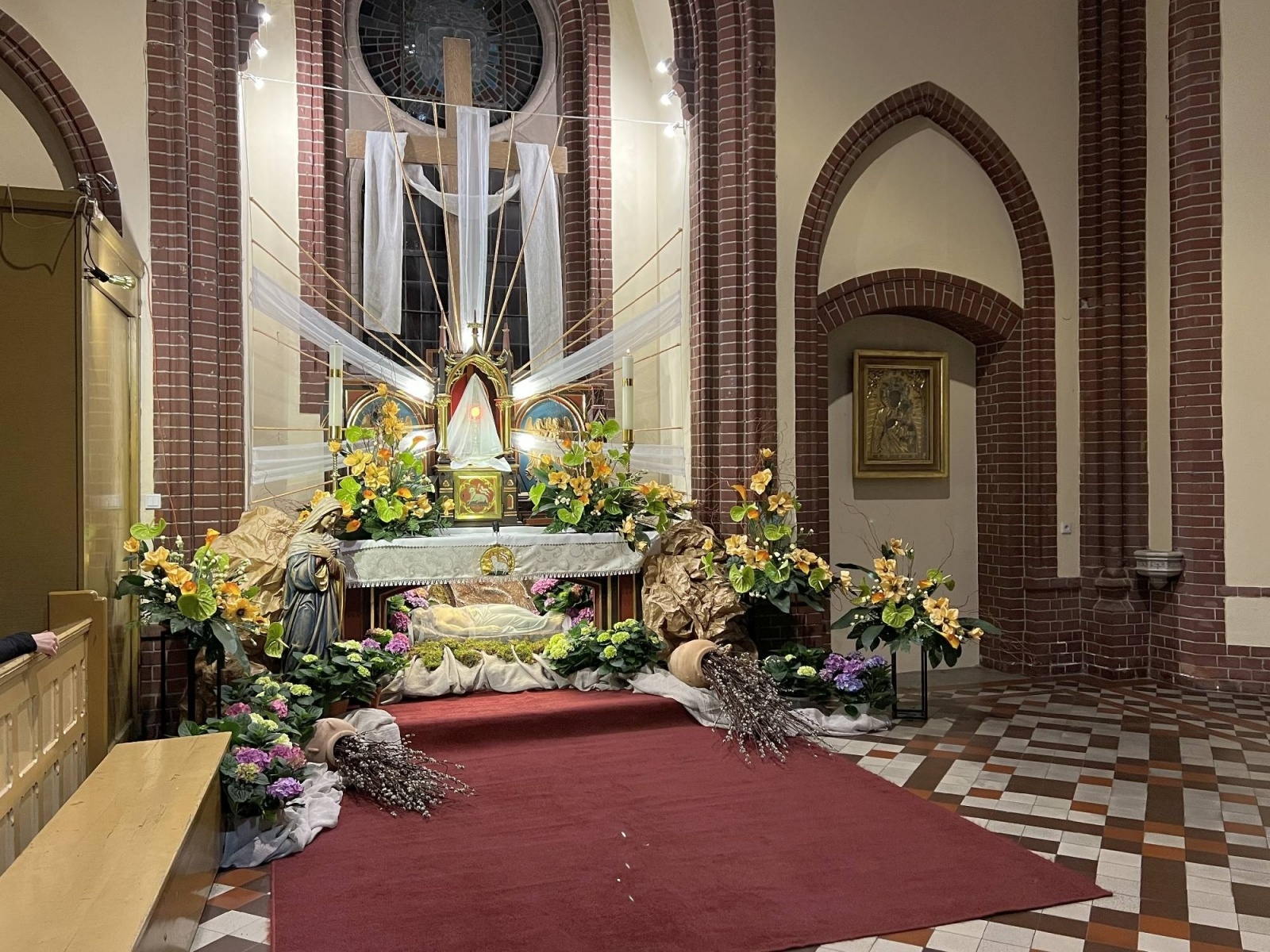 Zdjęcie w galerii na portalu naszraciborz.pl: Groby Pańskie w raciborskich parafiach [FOTO] wiadomości z regionu