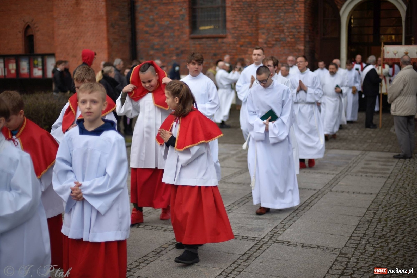 Zdjęcie w galerii na portalu naszraciborz.pl: Przy Grobie Pańskim w podominikańskiej świątyni [FOTO i WIDEO] wiadomości z regionu