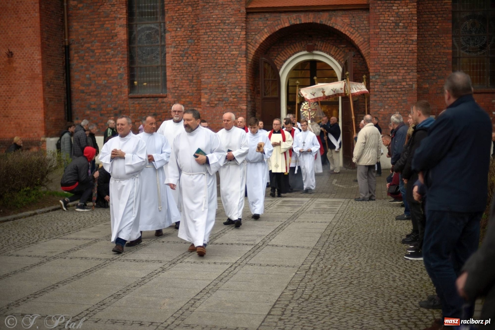 Zdjęcie w galerii na portalu naszraciborz.pl: Przy Grobie Pańskim w podominikańskiej świątyni [FOTO i WIDEO] wiadomości z regionu
