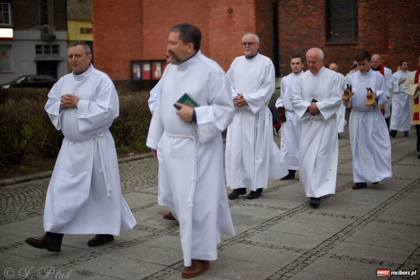 Zdjęcie w galerii na portalu naszraciborz.pl: Przy Grobie Pańskim w podominikańskiej świątyni [FOTO i WIDEO] wiadomości z regionu