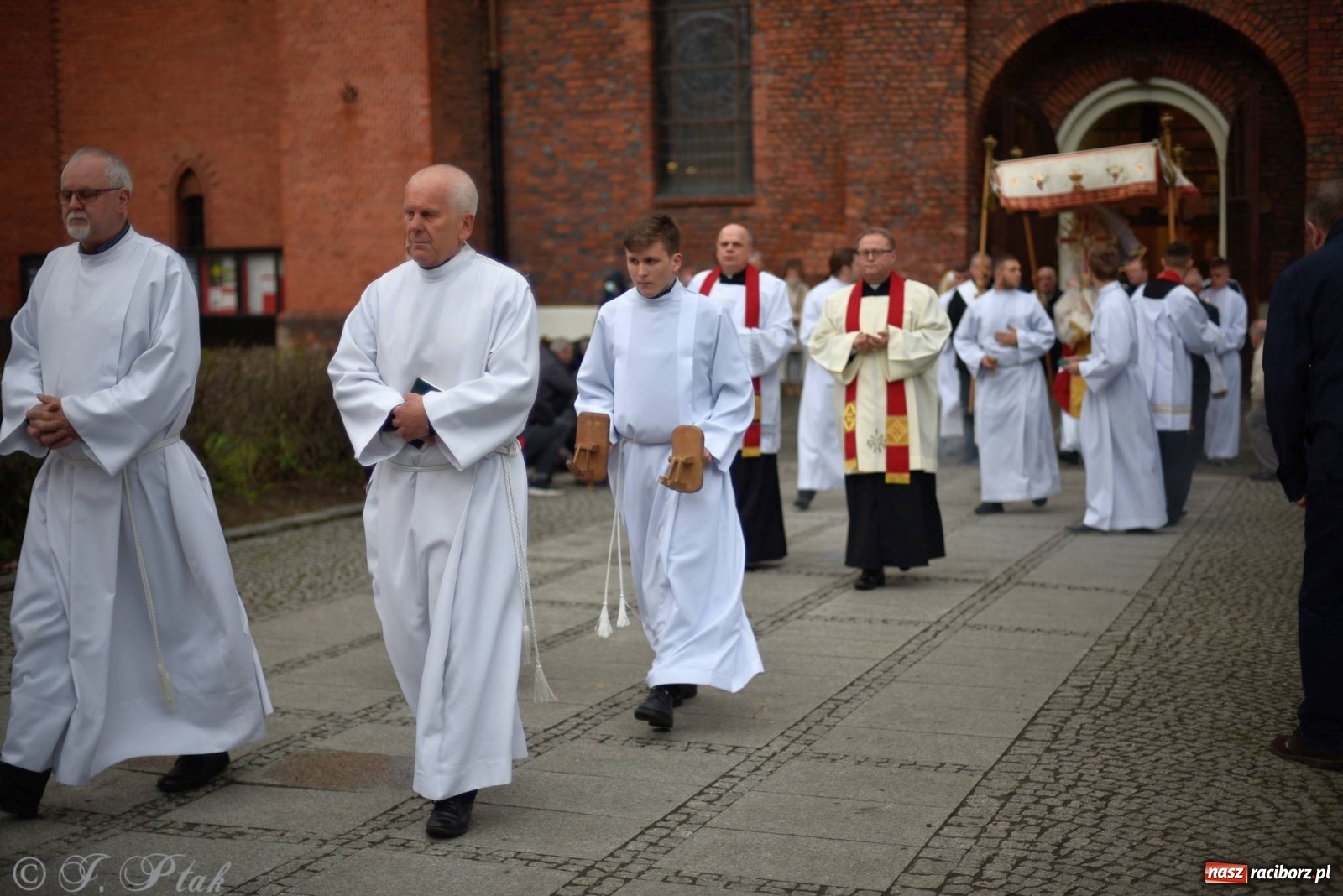 Zdjęcie w galerii na portalu naszraciborz.pl: Przy Grobie Pańskim w podominikańskiej świątyni [FOTO i WIDEO] wiadomości z regionu