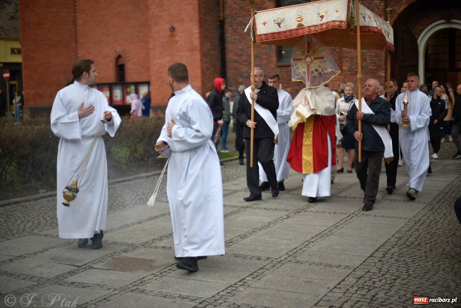 Zdjęcie w galerii na portalu naszraciborz.pl: Przy Grobie Pańskim w podominikańskiej świątyni [FOTO i WIDEO] wiadomości z regionu