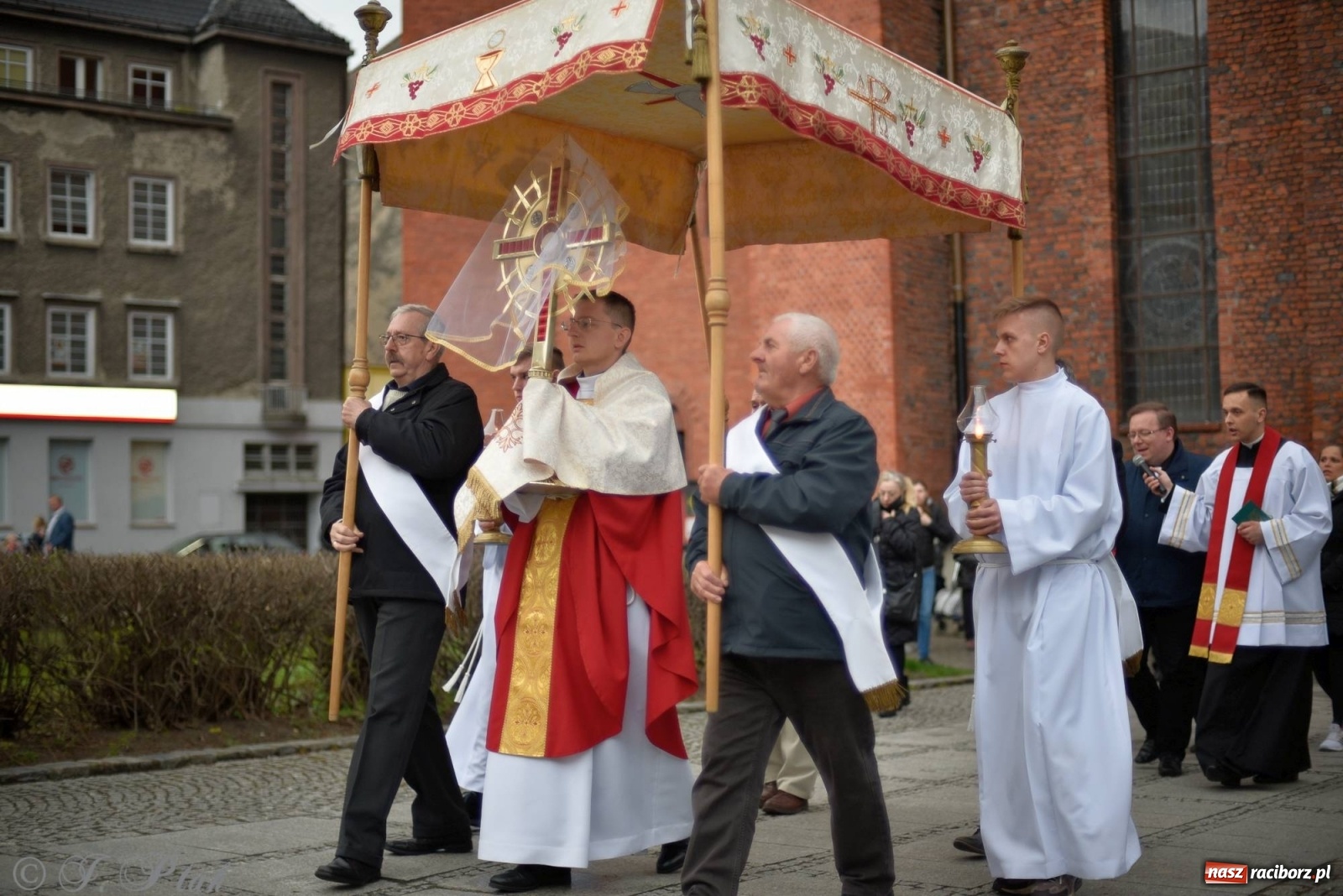 Zdjęcie w galerii na portalu naszraciborz.pl: Przy Grobie Pańskim w podominikańskiej świątyni [FOTO i WIDEO] wiadomości z regionu