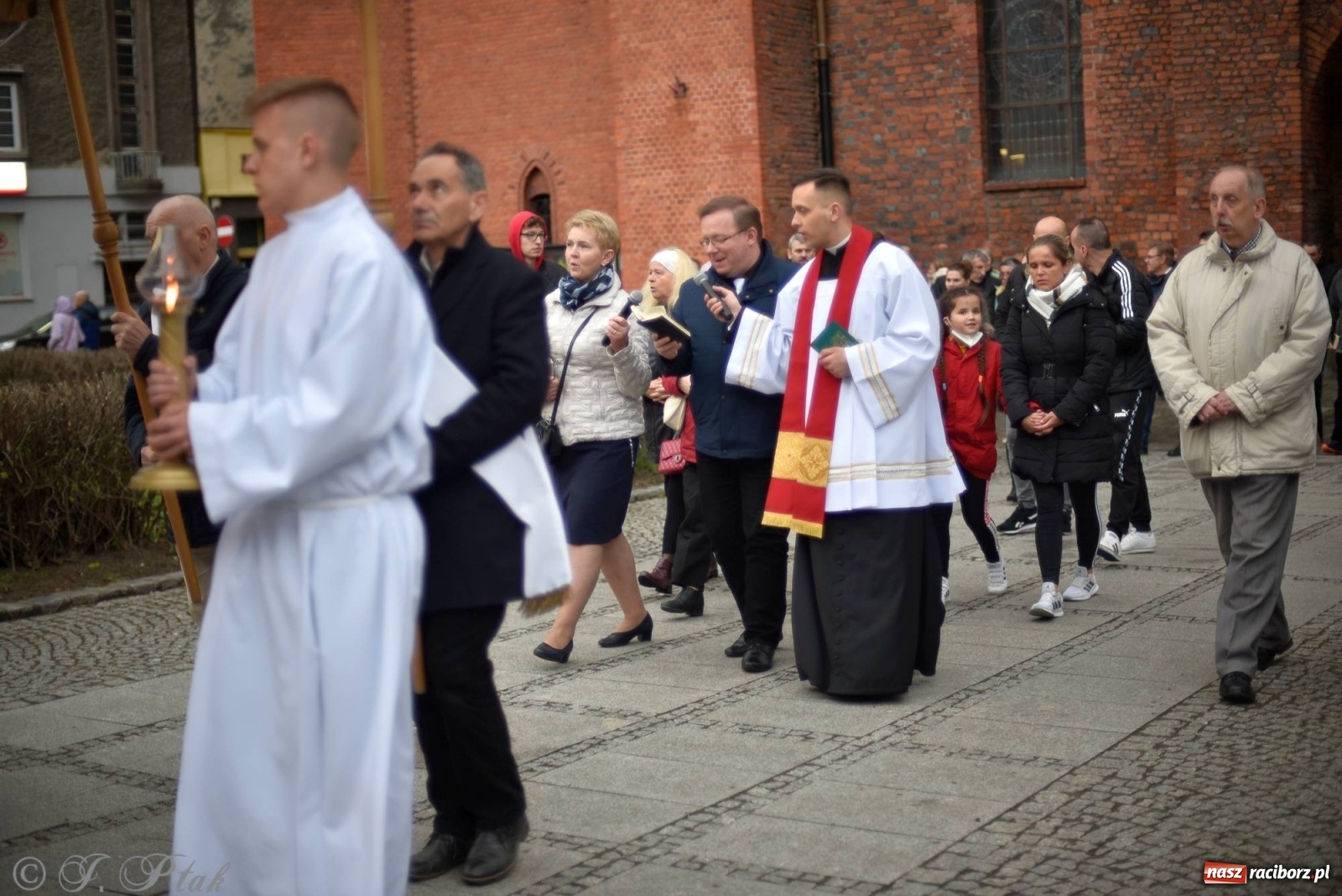 Zdjęcie w galerii na portalu naszraciborz.pl: Przy Grobie Pańskim w podominikańskiej świątyni [FOTO i WIDEO] wiadomości z regionu