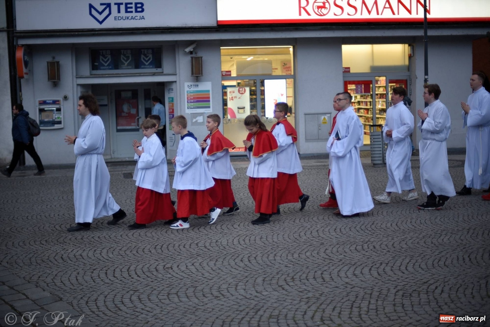 Zdjęcie w galerii na portalu naszraciborz.pl: Przy Grobie Pańskim w podominikańskiej świątyni [FOTO i WIDEO] wiadomości z regionu