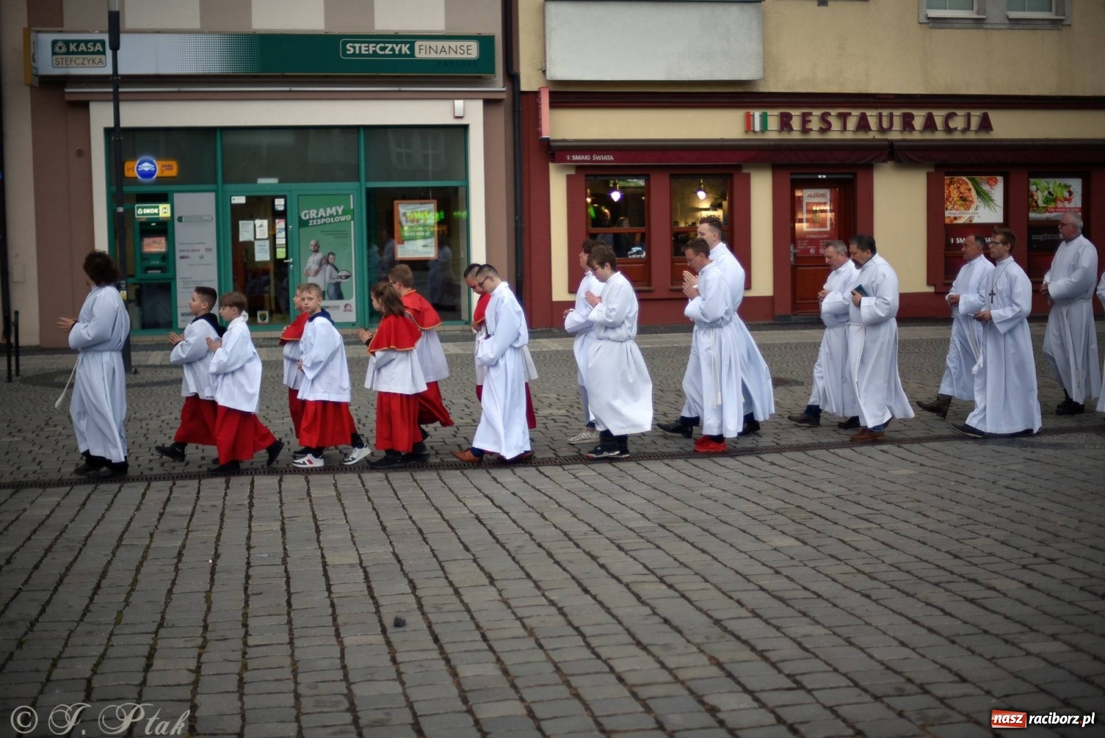 Zdjęcie w galerii na portalu naszraciborz.pl: Przy Grobie Pańskim w podominikańskiej świątyni [FOTO i WIDEO] wiadomości z regionu