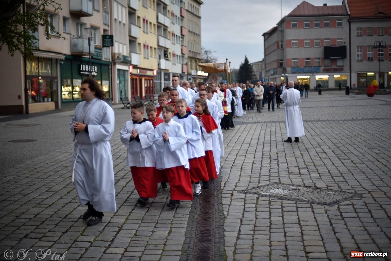 Zdjęcie w galerii na portalu naszraciborz.pl: Przy Grobie Pańskim w podominikańskiej świątyni [FOTO i WIDEO] wiadomości z regionu