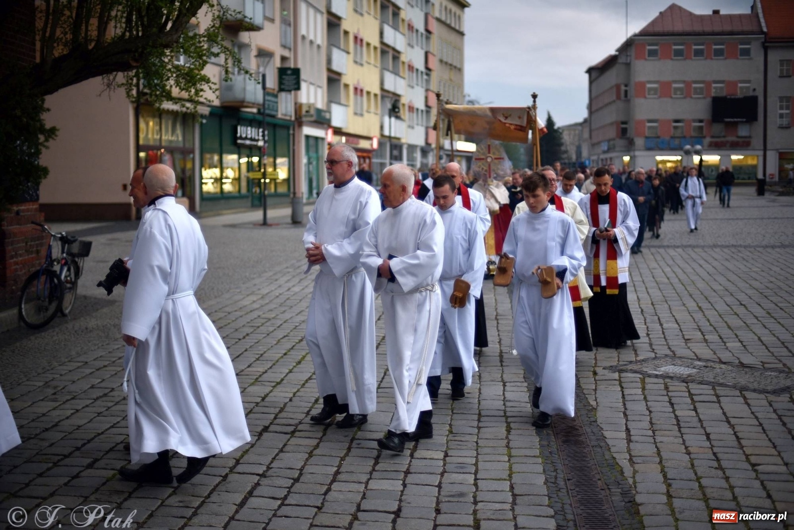 Zdjęcie w galerii na portalu naszraciborz.pl: Przy Grobie Pańskim w podominikańskiej świątyni [FOTO i WIDEO] wiadomości z regionu