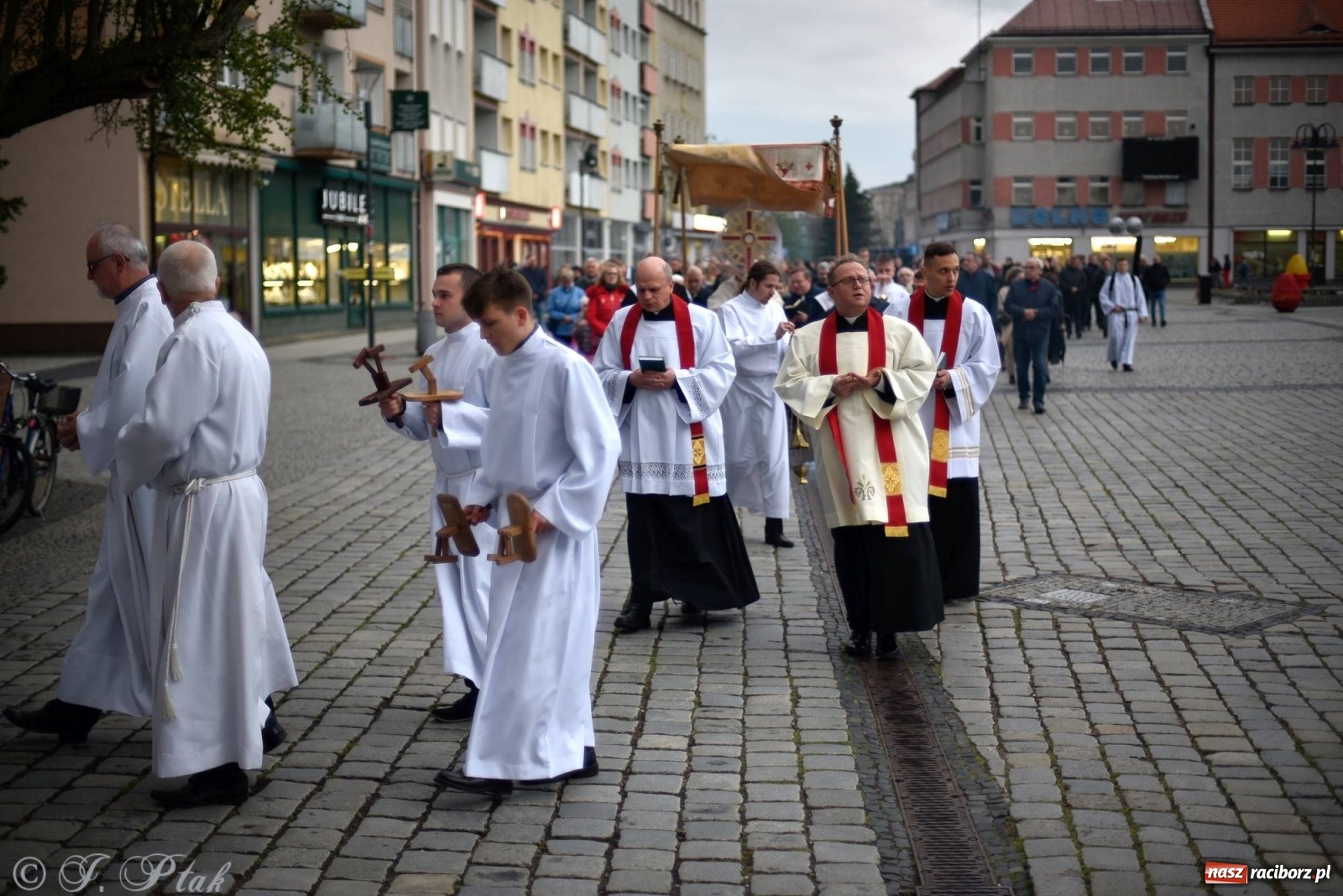 Zdjęcie w galerii na portalu naszraciborz.pl: Przy Grobie Pańskim w podominikańskiej świątyni [FOTO i WIDEO] wiadomości z regionu