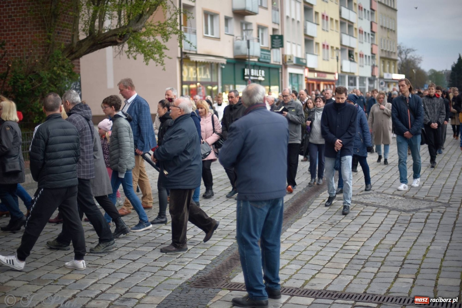Zdjęcie w galerii na portalu naszraciborz.pl: Przy Grobie Pańskim w podominikańskiej świątyni [FOTO i WIDEO] wiadomości z regionu