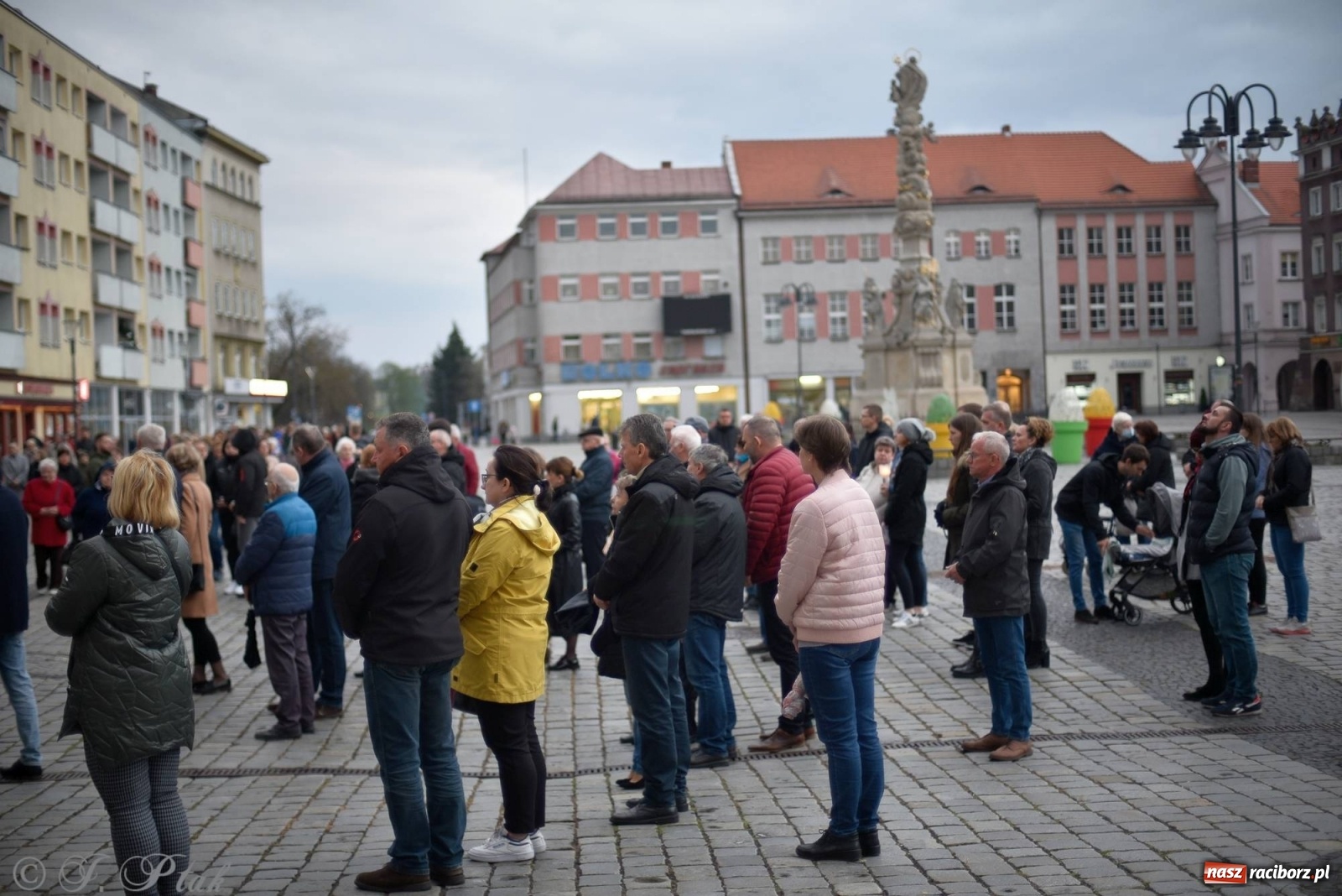 Zdjęcie w galerii na portalu naszraciborz.pl: Przy Grobie Pańskim w podominikańskiej świątyni [FOTO i WIDEO] wiadomości z regionu
