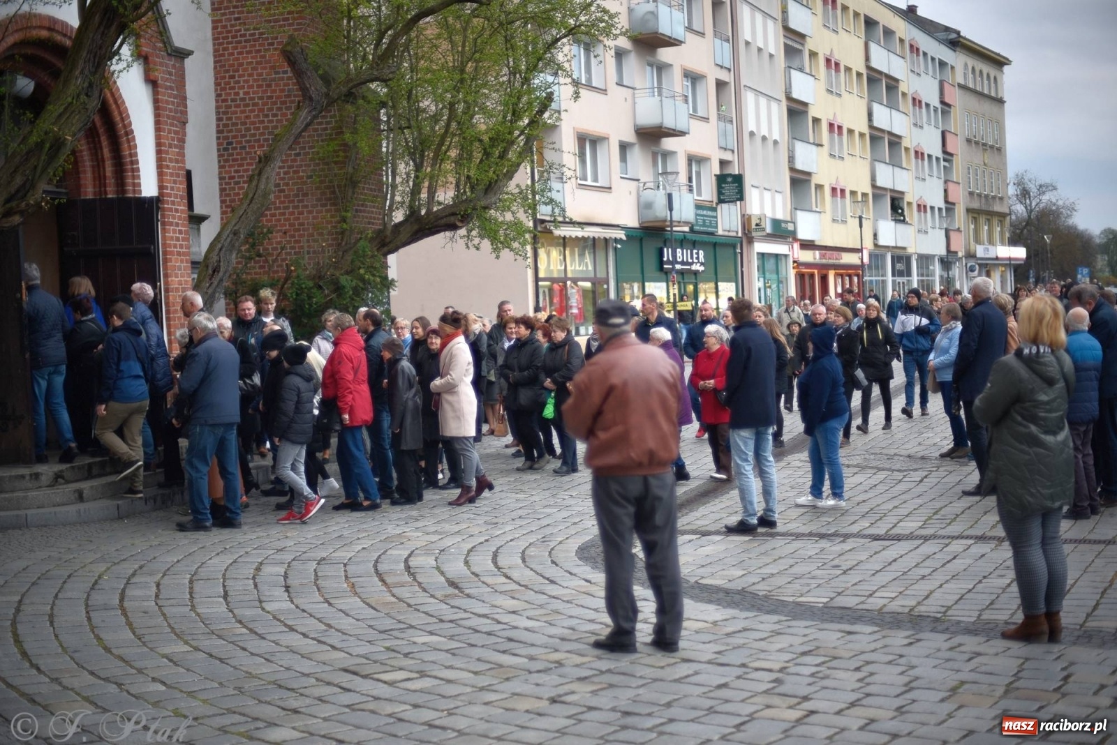 Zdjęcie w galerii na portalu naszraciborz.pl: Przy Grobie Pańskim w podominikańskiej świątyni [FOTO i WIDEO] wiadomości z regionu