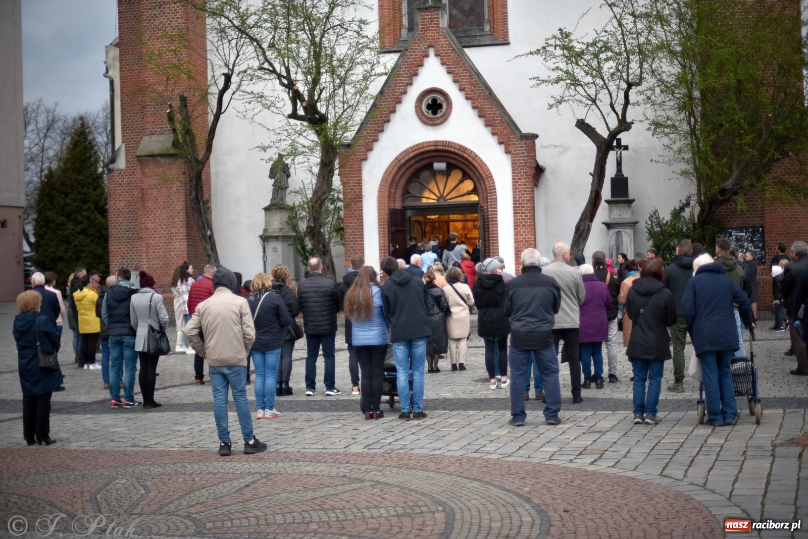 Zdjęcie w galerii na portalu naszraciborz.pl: Przy Grobie Pańskim w podominikańskiej świątyni [FOTO i WIDEO] wiadomości z regionu