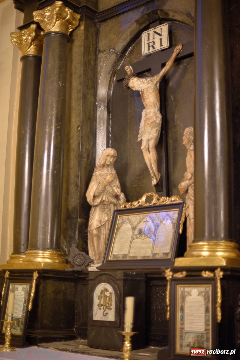 Zdjęcie w galerii na portalu naszraciborz.pl: Przy Grobie Pańskim w podominikańskiej świątyni [FOTO i WIDEO] wiadomości z regionu