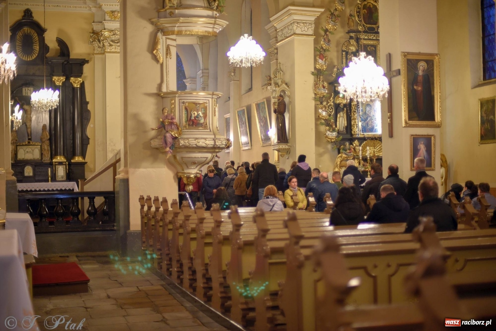 Zdjęcie w galerii na portalu naszraciborz.pl: Przy Grobie Pańskim w podominikańskiej świątyni [FOTO i WIDEO] wiadomości z regionu