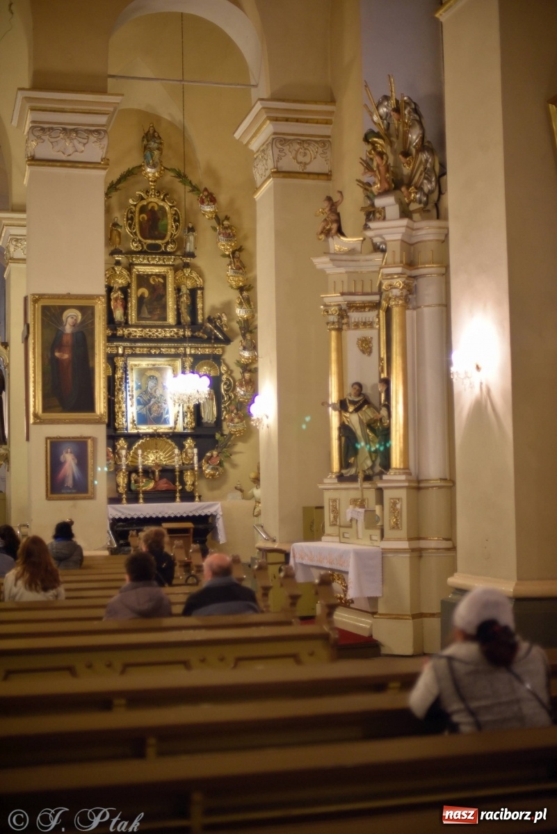 Zdjęcie w galerii na portalu naszraciborz.pl: Przy Grobie Pańskim w podominikańskiej świątyni [FOTO i WIDEO] wiadomości z regionu