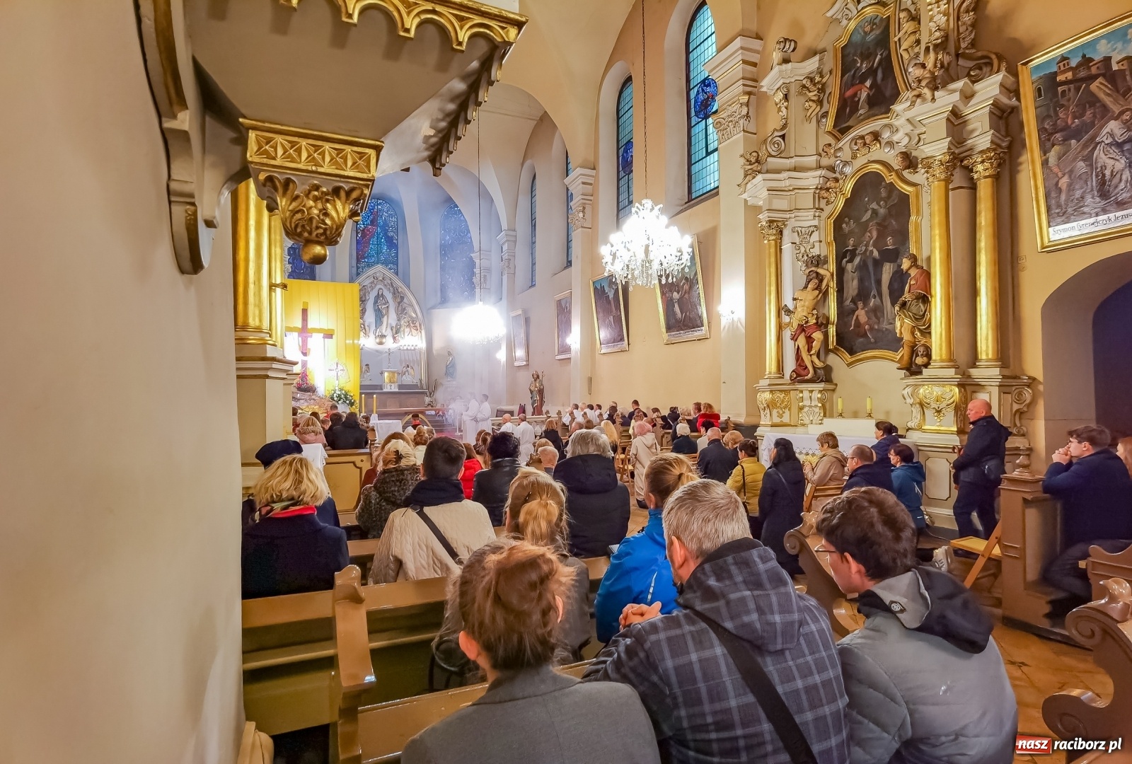 Zdjęcie w galerii na portalu naszraciborz.pl: Przy Grobie Pańskim w podominikańskiej świątyni [FOTO i WIDEO] wiadomości z regionu