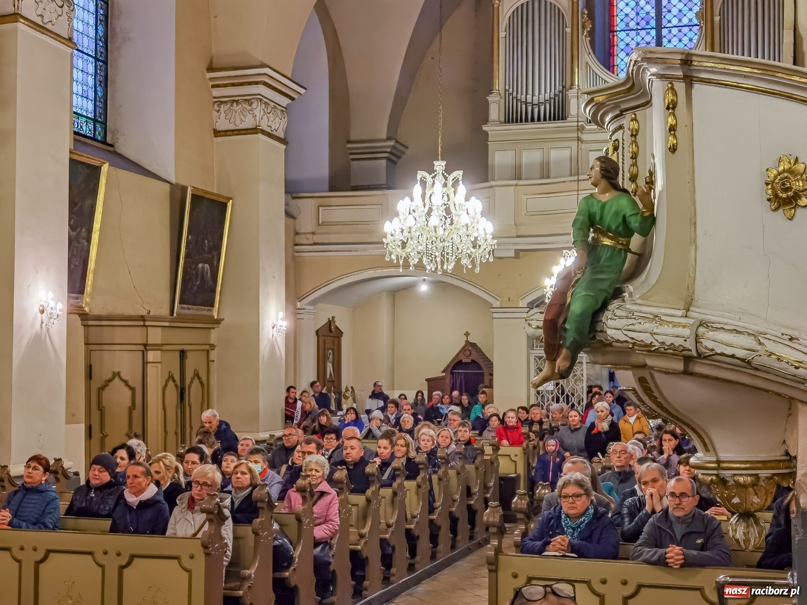 Zdjęcie w galerii na portalu naszraciborz.pl: Przy Grobie Pańskim w podominikańskiej świątyni [FOTO i WIDEO] wiadomości z regionu