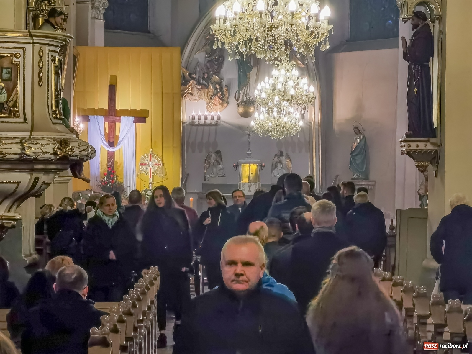 Zdjęcie w galerii na portalu naszraciborz.pl: Przy Grobie Pańskim w podominikańskiej świątyni [FOTO i WIDEO] wiadomości z regionu