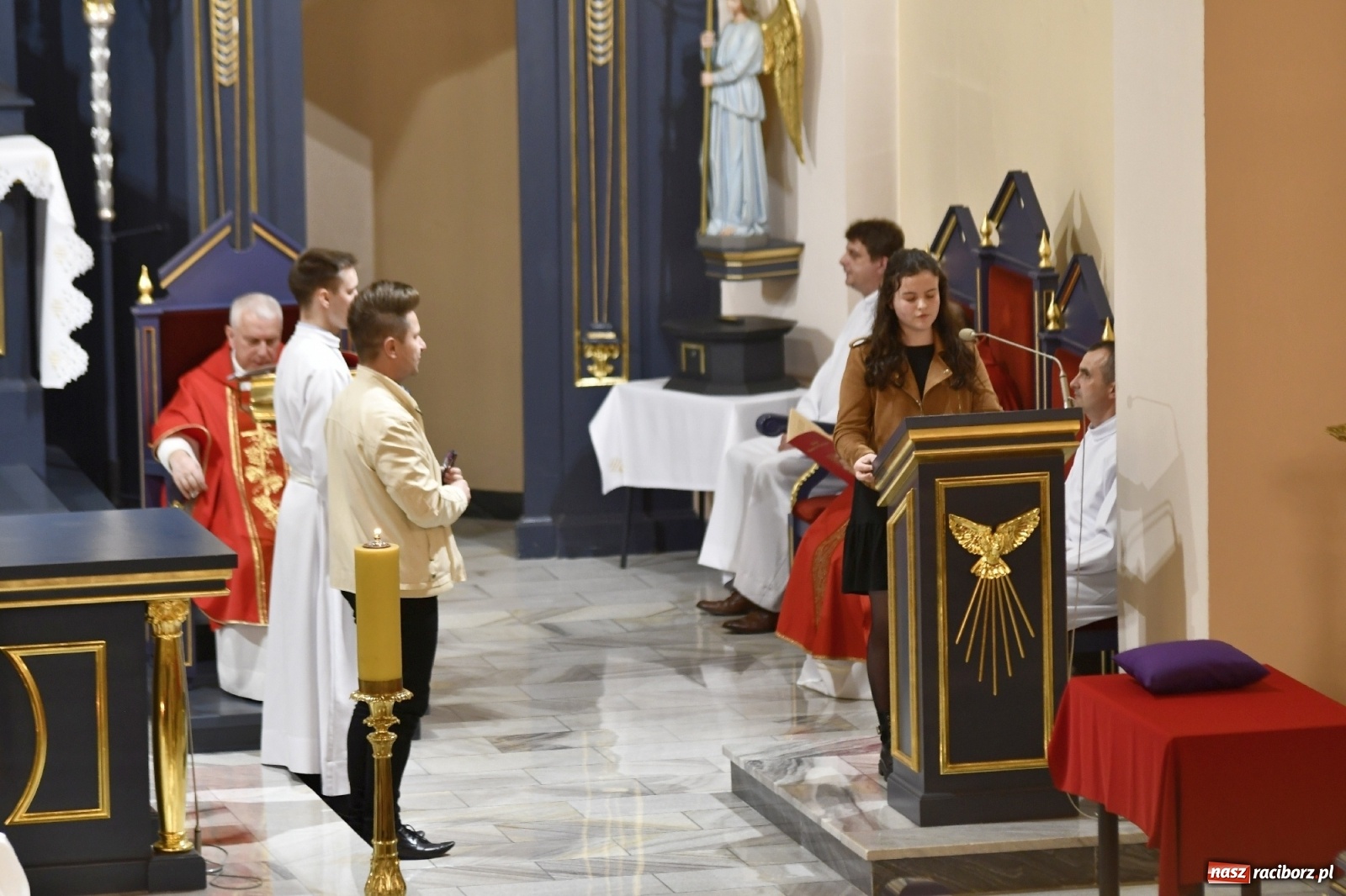 Zdjęcie w galerii na portalu naszraciborz.pl: Racibórz Brzezie - liturgia Męki Pańskiej przy grobie Oblubienicy Krzyża, która przepowiedziała wojnę wiadomości z regionu