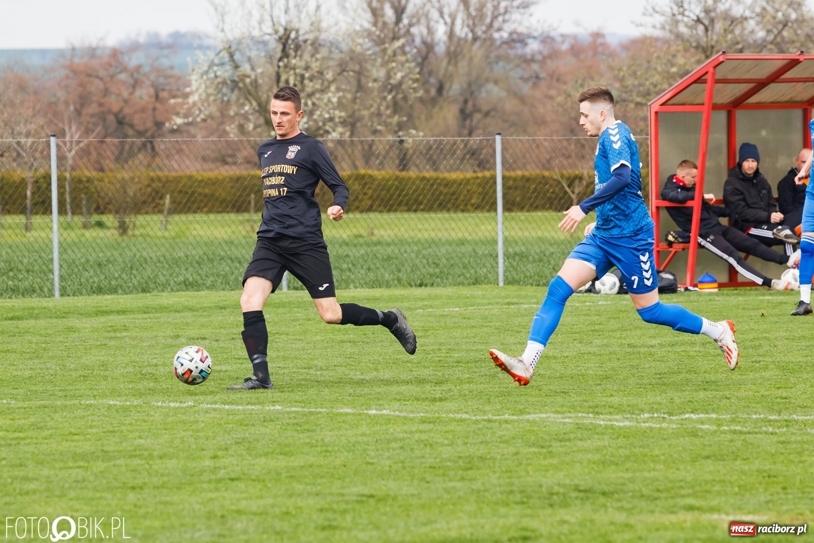 Zdjęcie w galerii na portalu naszraciborz.pl: Wielka Sobota Krzyżanowic. Naprzód na kolanach [FOTO] wiadomości z regionu