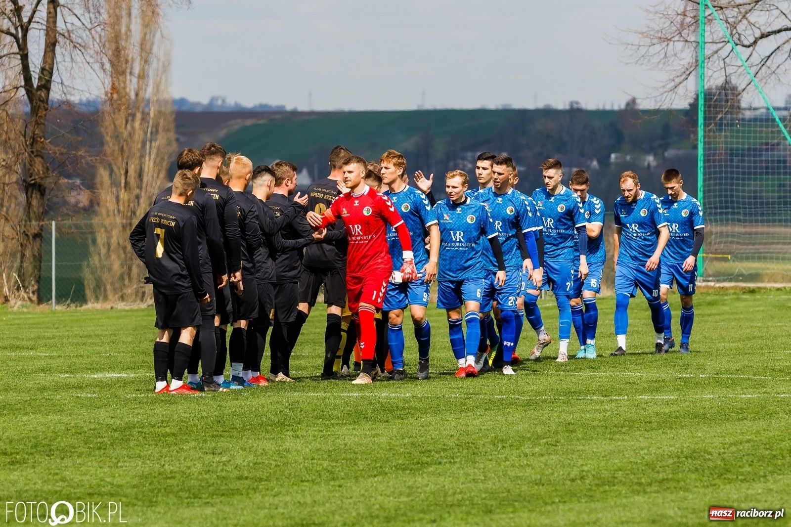 Zdjęcie w galerii na portalu naszraciborz.pl: Wielka Sobota Krzyżanowic. Naprzód na kolanach [FOTO] wiadomości z regionu