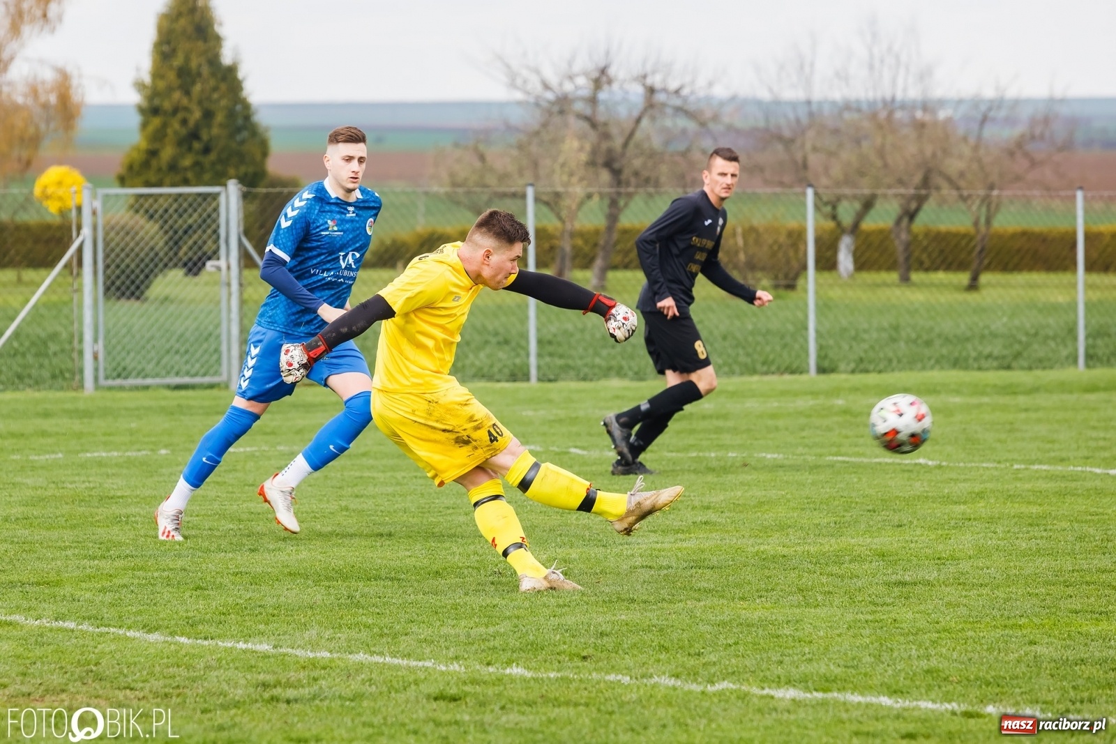 Zdjęcie w galerii na portalu naszraciborz.pl: Wielka Sobota Krzyżanowic. Naprzód na kolanach [FOTO] wiadomości z regionu