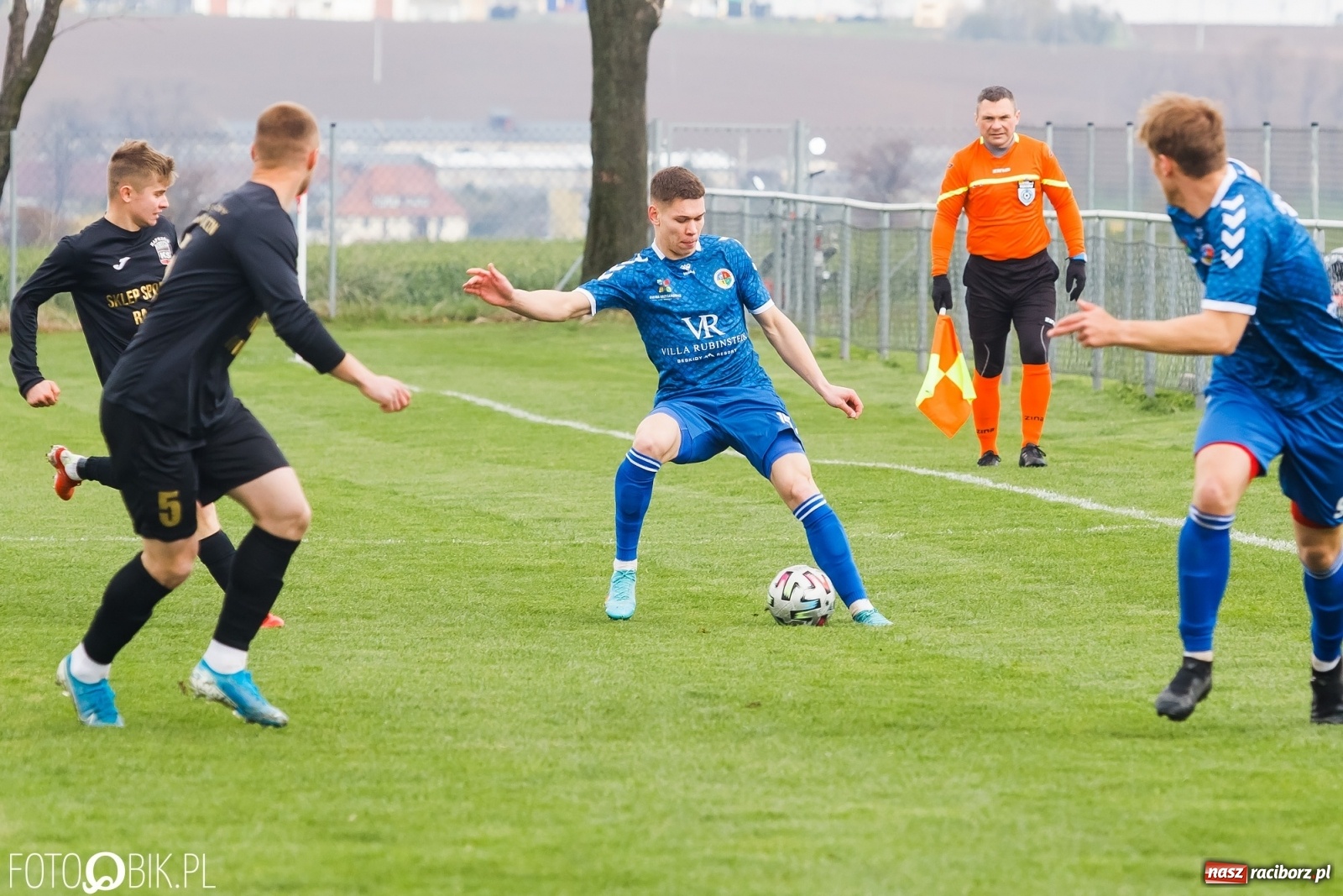 Zdjęcie w galerii na portalu naszraciborz.pl: Wielka Sobota Krzyżanowic. Naprzód na kolanach [FOTO] wiadomości z regionu