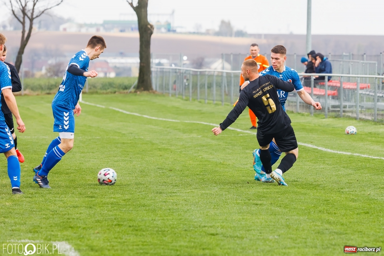Zdjęcie w galerii na portalu naszraciborz.pl: Wielka Sobota Krzyżanowic. Naprzód na kolanach [FOTO] wiadomości z regionu