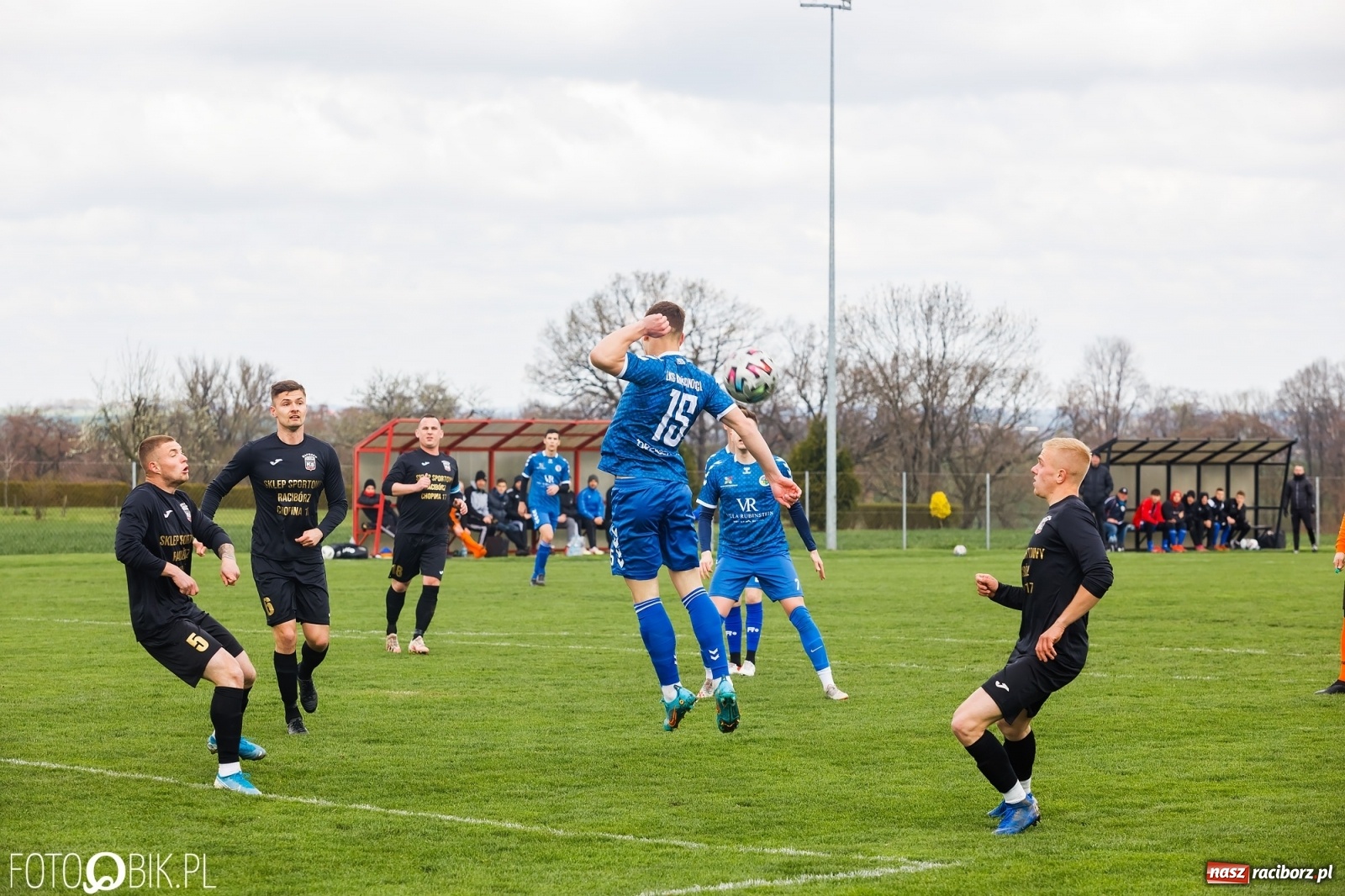 Zdjęcie w galerii na portalu naszraciborz.pl: Wielka Sobota Krzyżanowic. Naprzód na kolanach [FOTO] wiadomości z regionu