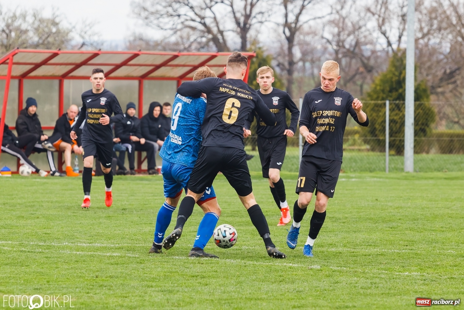 Zdjęcie w galerii na portalu naszraciborz.pl: Wielka Sobota Krzyżanowic. Naprzód na kolanach [FOTO] wiadomości z regionu