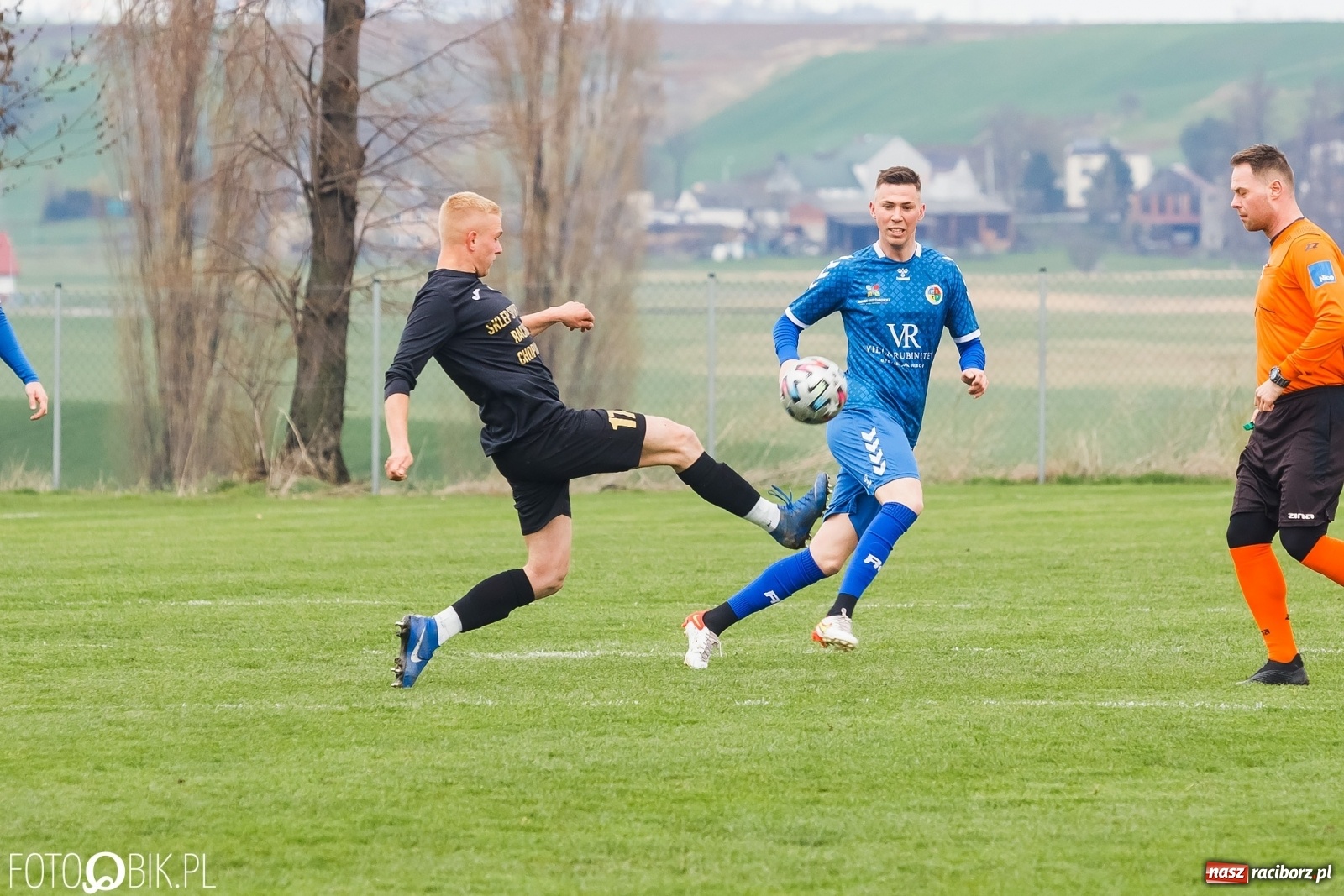Zdjęcie w galerii na portalu naszraciborz.pl: Wielka Sobota Krzyżanowic. Naprzód na kolanach [FOTO] wiadomości z regionu