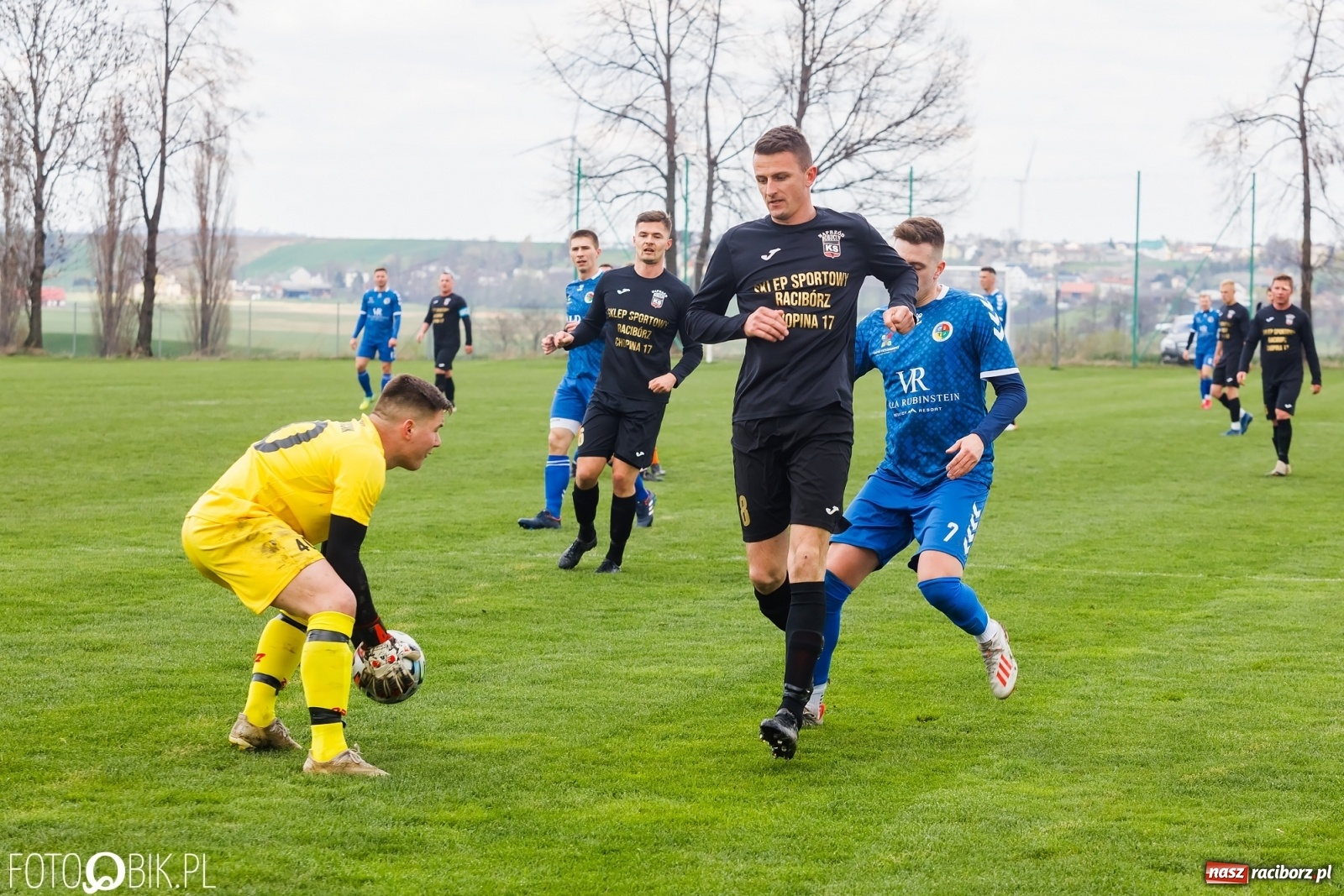 Zdjęcie w galerii na portalu naszraciborz.pl: Wielka Sobota Krzyżanowic. Naprzód na kolanach [FOTO] wiadomości z regionu