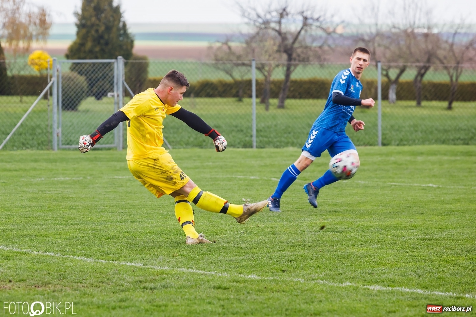 Zdjęcie w galerii na portalu naszraciborz.pl: Wielka Sobota Krzyżanowic. Naprzód na kolanach [FOTO] wiadomości z regionu