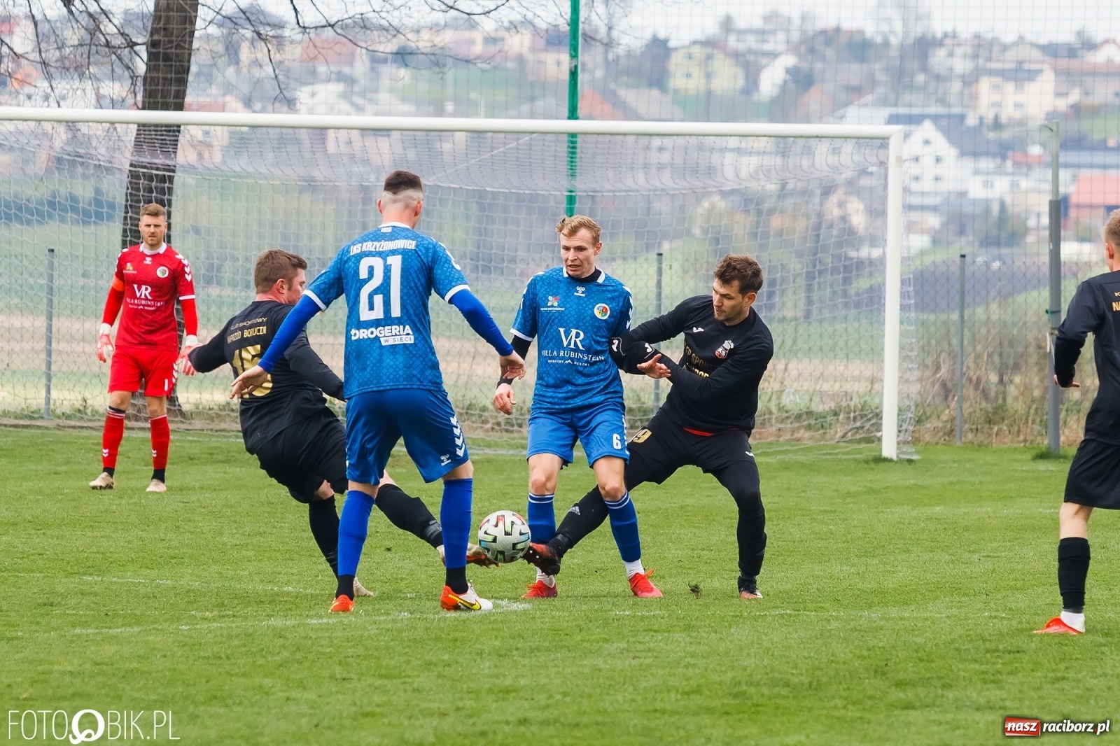 Zdjęcie w galerii na portalu naszraciborz.pl: Wielka Sobota Krzyżanowic. Naprzód na kolanach [FOTO] wiadomości z regionu