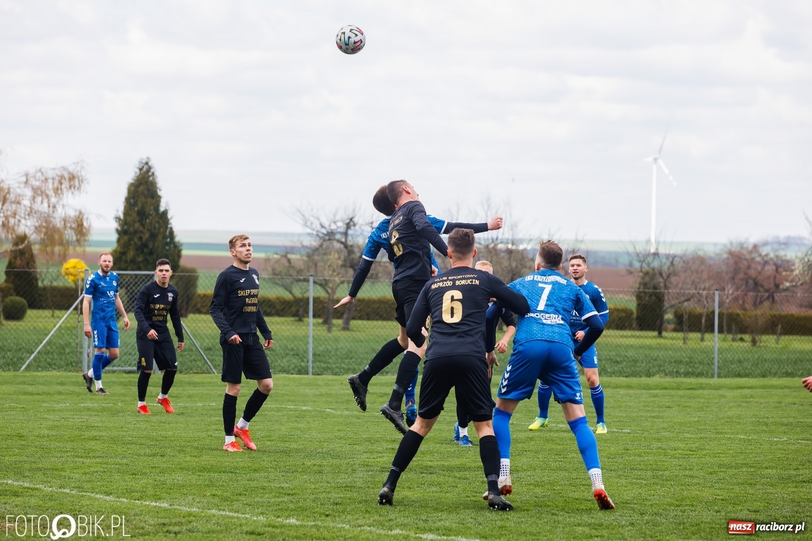 Zdjęcie w galerii na portalu naszraciborz.pl: Wielka Sobota Krzyżanowic. Naprzód na kolanach [FOTO] wiadomości z regionu