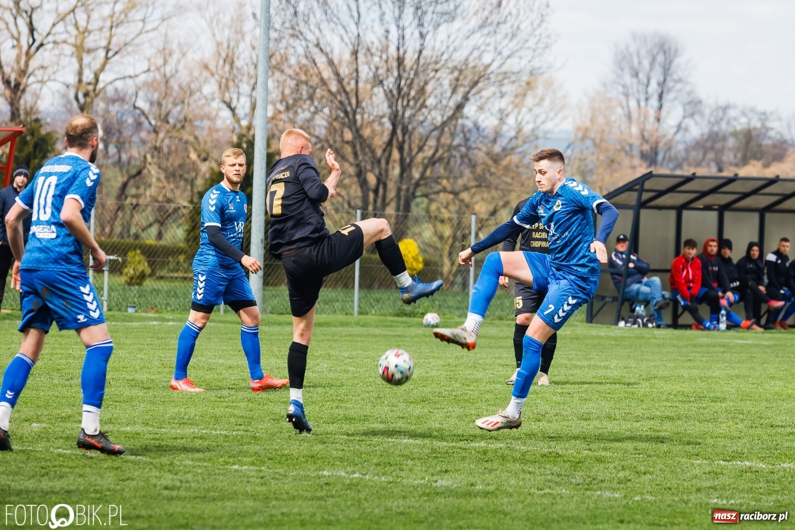 Zdjęcie w galerii na portalu naszraciborz.pl: Wielka Sobota Krzyżanowic. Naprzód na kolanach [FOTO] wiadomości z regionu