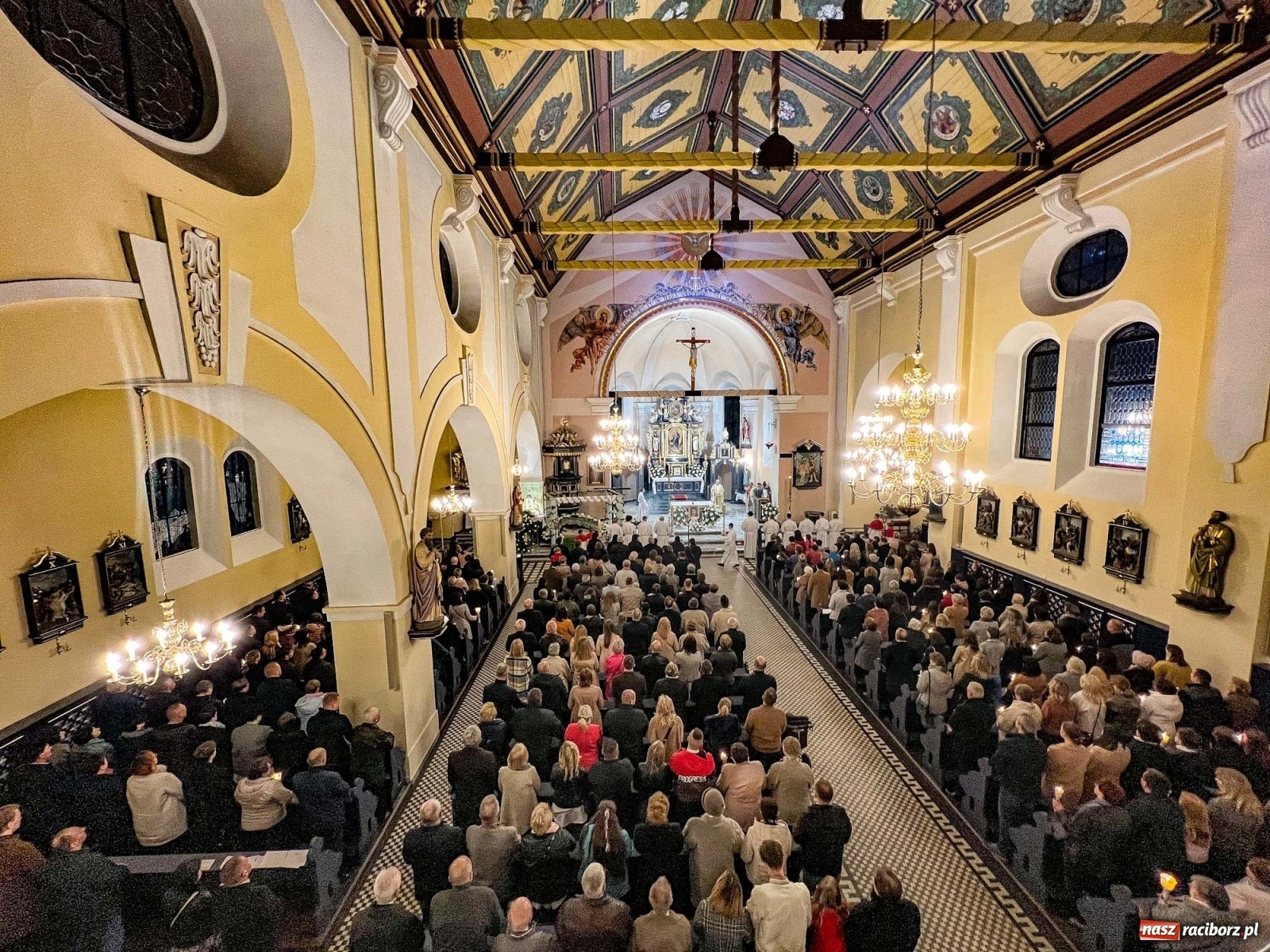 Zdjęcie w galerii na portalu naszraciborz.pl: Alleluja, Jezus żyje! Wielka Sobota w Raciborzu wiadomości z regionu