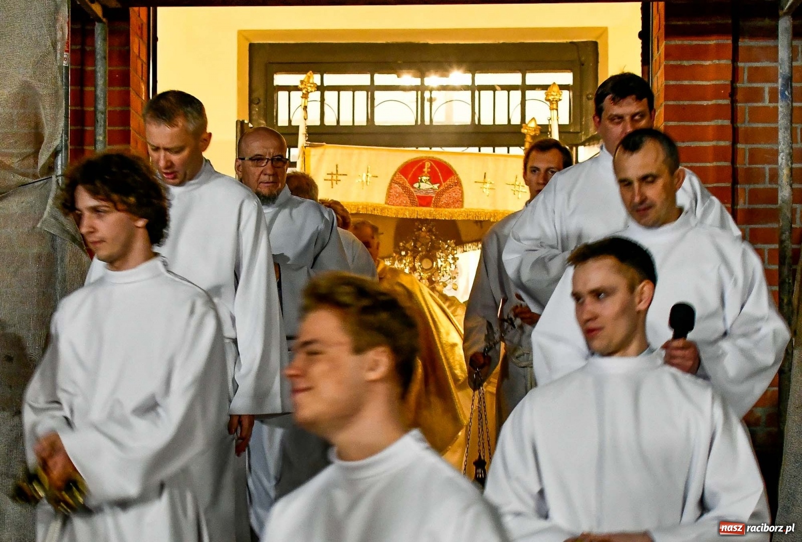 Zdjęcie w galerii na portalu naszraciborz.pl: Alleluja, Jezus żyje! Wielka Sobota w Raciborzu wiadomości z regionu