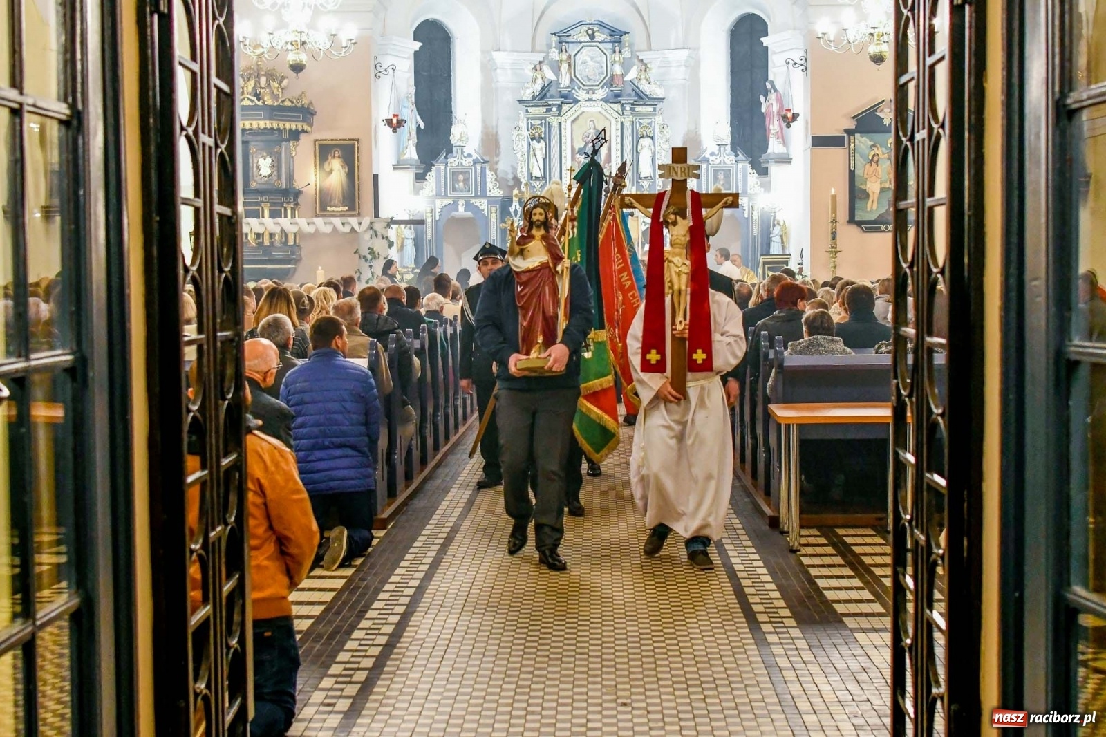 Zdjęcie w galerii na portalu naszraciborz.pl: Alleluja, Jezus żyje! Wielka Sobota w Raciborzu wiadomości z regionu