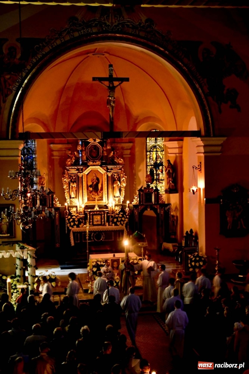 Zdjęcie w galerii na portalu naszraciborz.pl: Alleluja, Jezus żyje! Wielka Sobota w Raciborzu wiadomości z regionu