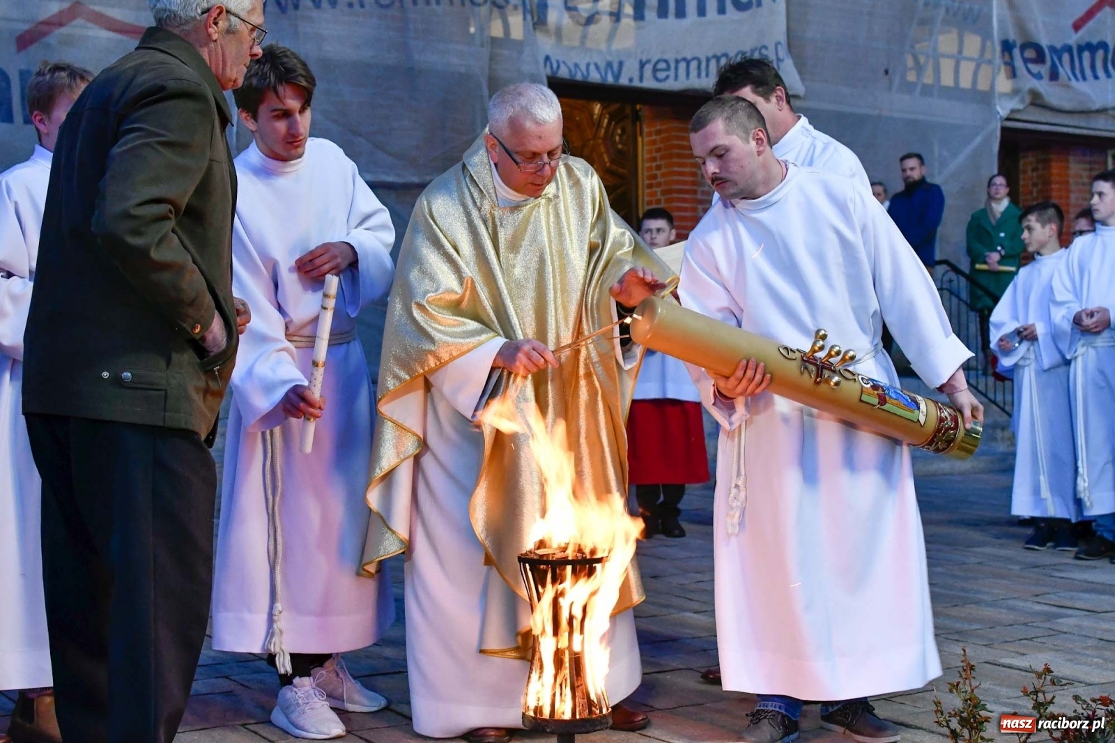 Zdjęcie w galerii na portalu naszraciborz.pl: Alleluja, Jezus żyje! Wielka Sobota w Raciborzu wiadomości z regionu