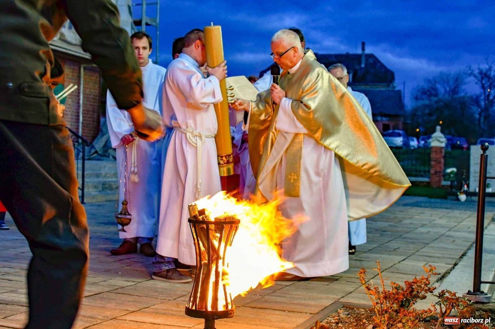 Zdjęcie w galerii na portalu naszraciborz.pl: Alleluja, Jezus żyje! Wielka Sobota w Raciborzu wiadomości z regionu