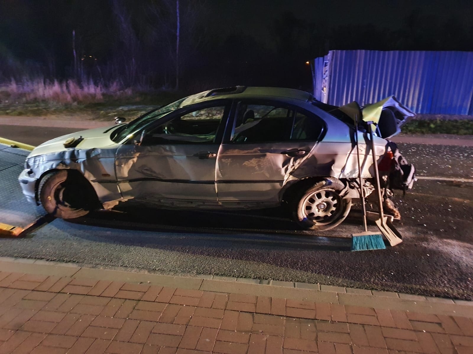 Zdjęcie w galerii na portalu naszraciborz.pl: Nocna szarża BMW na ul. 1 Maja [FOTO] wiadomości z regionu