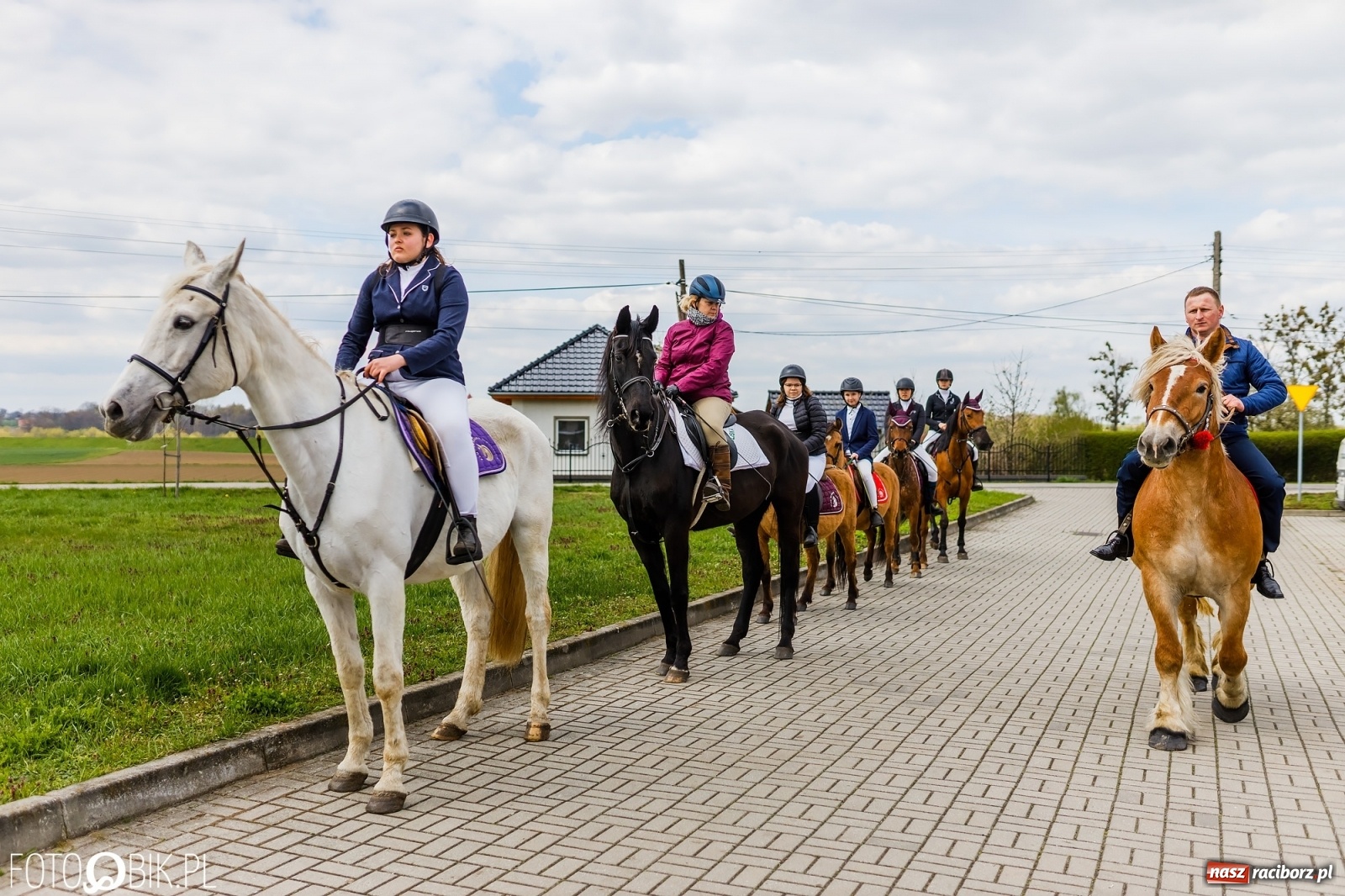 Zdjęcie w galerii na portalu naszraciborz.pl: Wielkanocna procesja konna w parafii Zawada Książęca [FOTO i WIDEO] wiadomości z regionu