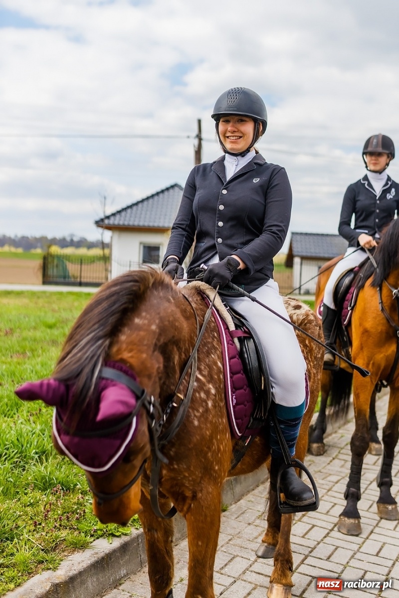 Zdjęcie w galerii na portalu naszraciborz.pl: Wielkanocna procesja konna w parafii Zawada Książęca [FOTO i WIDEO] wiadomości z regionu